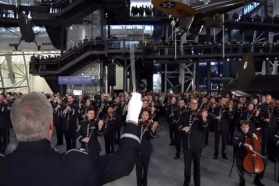 US Air Force Band Rocks a Killer Holiday Flash Mob